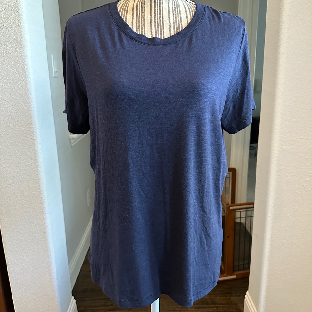 Travis Mathew Classic Navy Blue Women's Top short sleeve - Picture 9 of 13